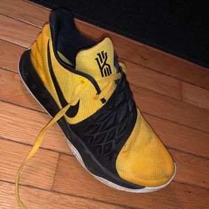 Nike Kyrie Low 1 Amarillo